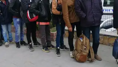 Ege Denizi'nde 25 Düzensiz Göçmen Yakalandı