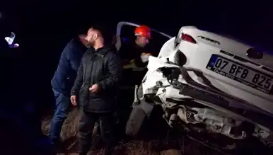 Mardin'de Tarlaya Devrilen Otomobil: 5 Yaralı
