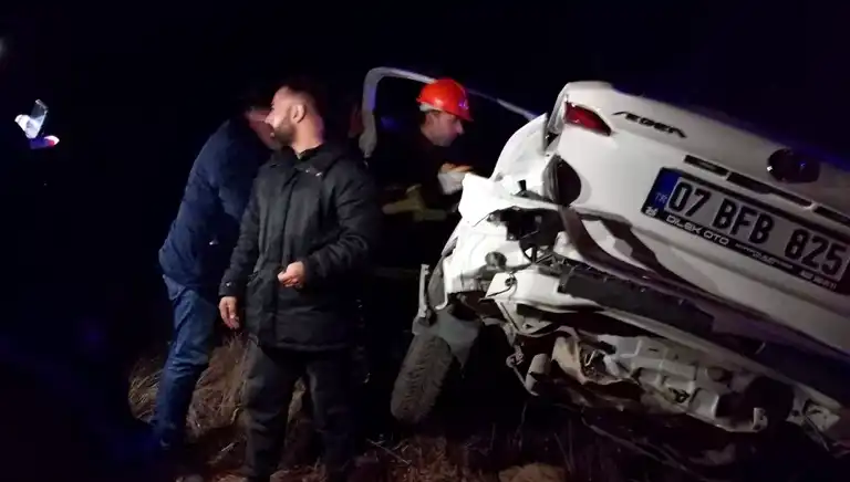 Mardin'de Tarlaya Devrilen Otomobil: 5 Yaralı